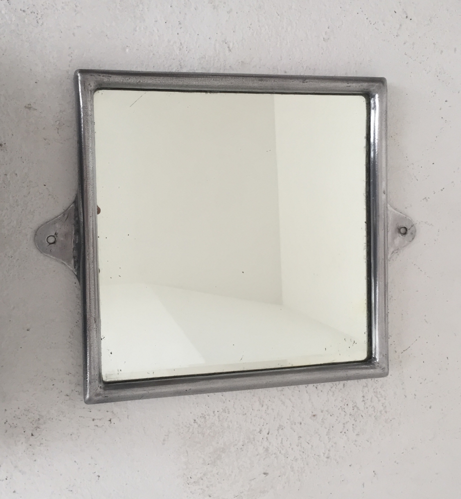Cast aluminium mirror